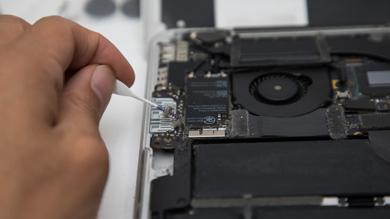 ノートパソコンの分解清掃